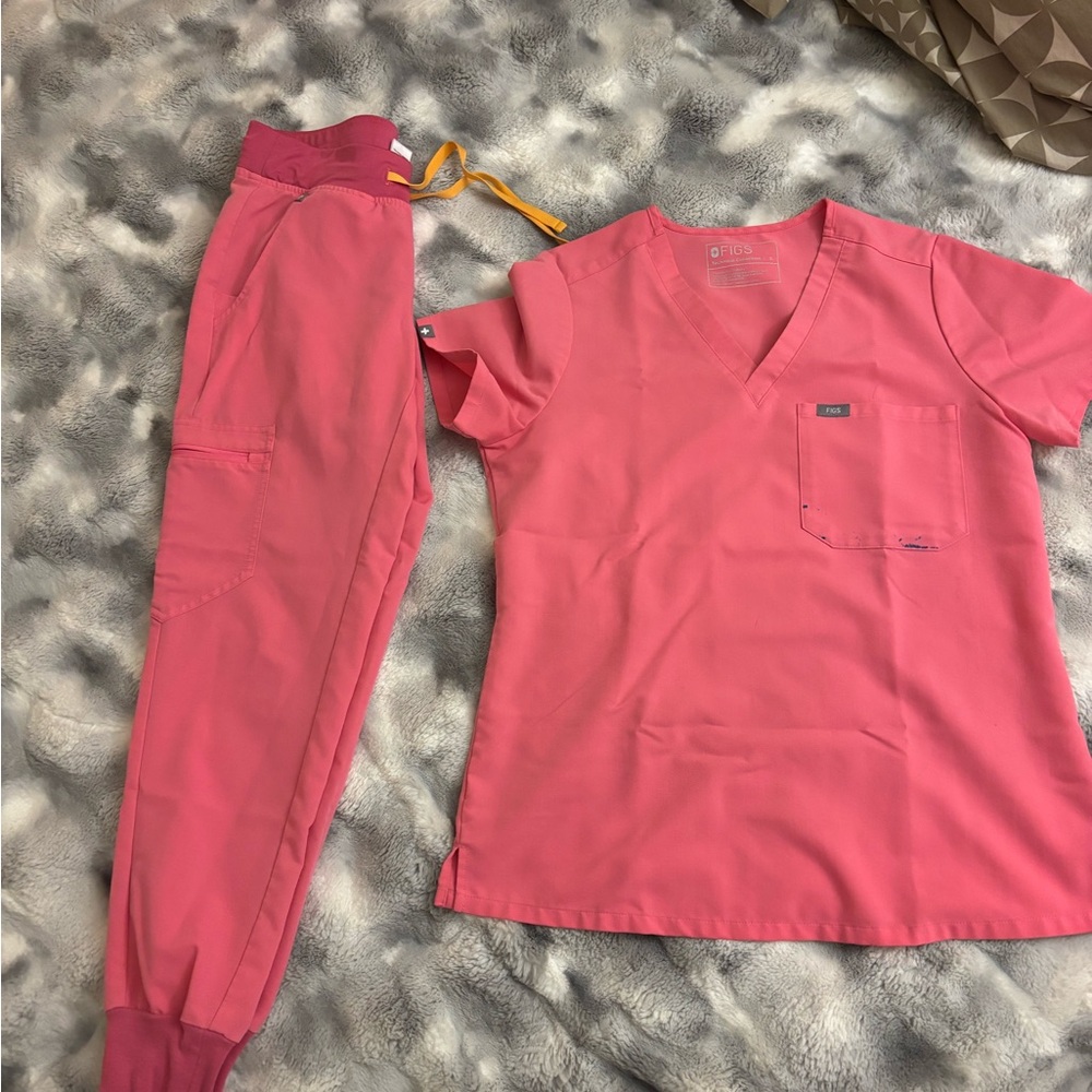 FIGS V-Neck Scrub Top in Coral Pink